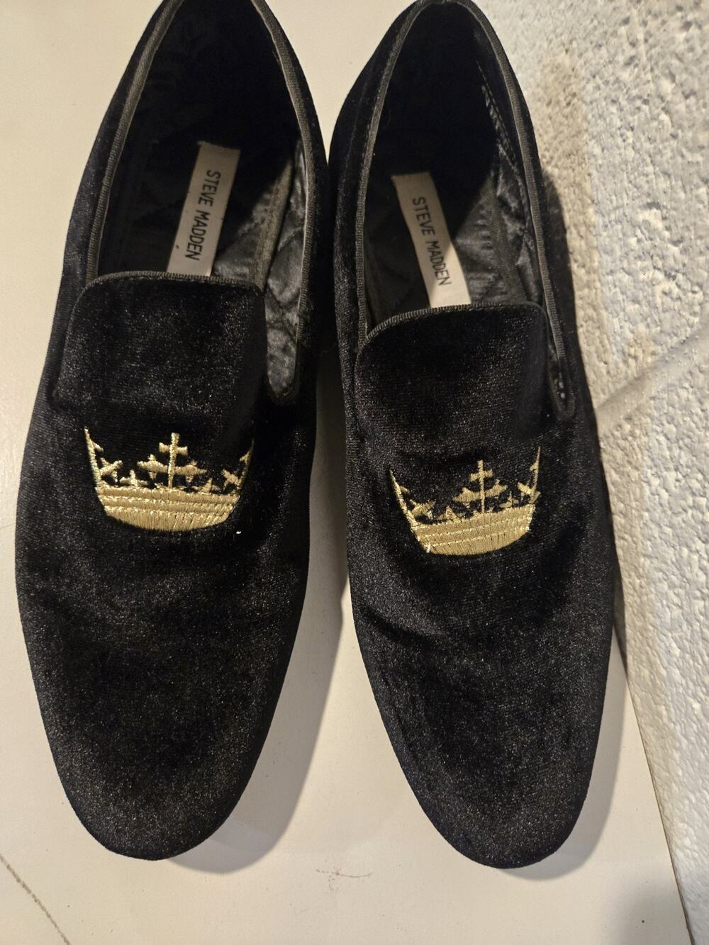 Steve Madden Velvet Shoes Black Gold Logo 10 Used Nice Condition